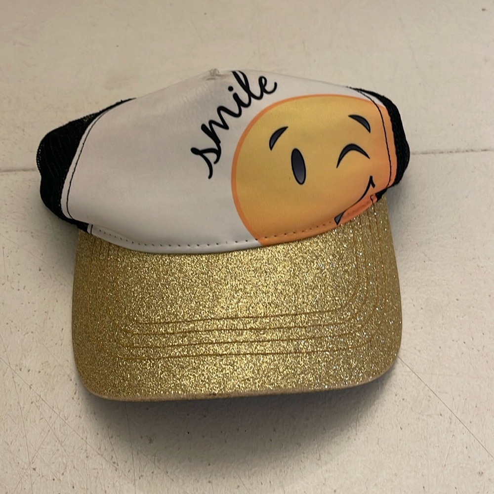 Super cute baseball cap with glitt and word “smile”